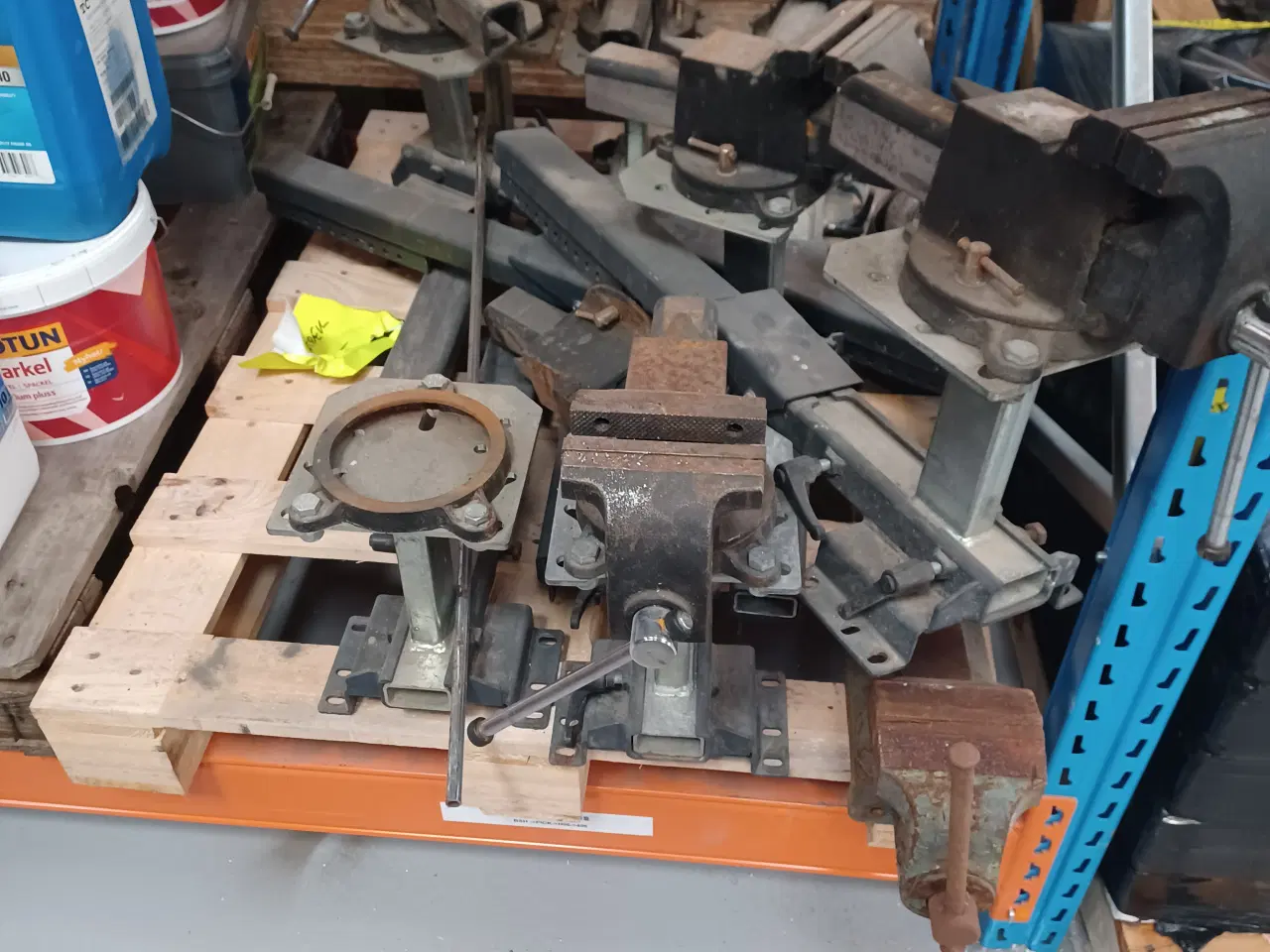 Billede 18 - varebil reoler på lageret