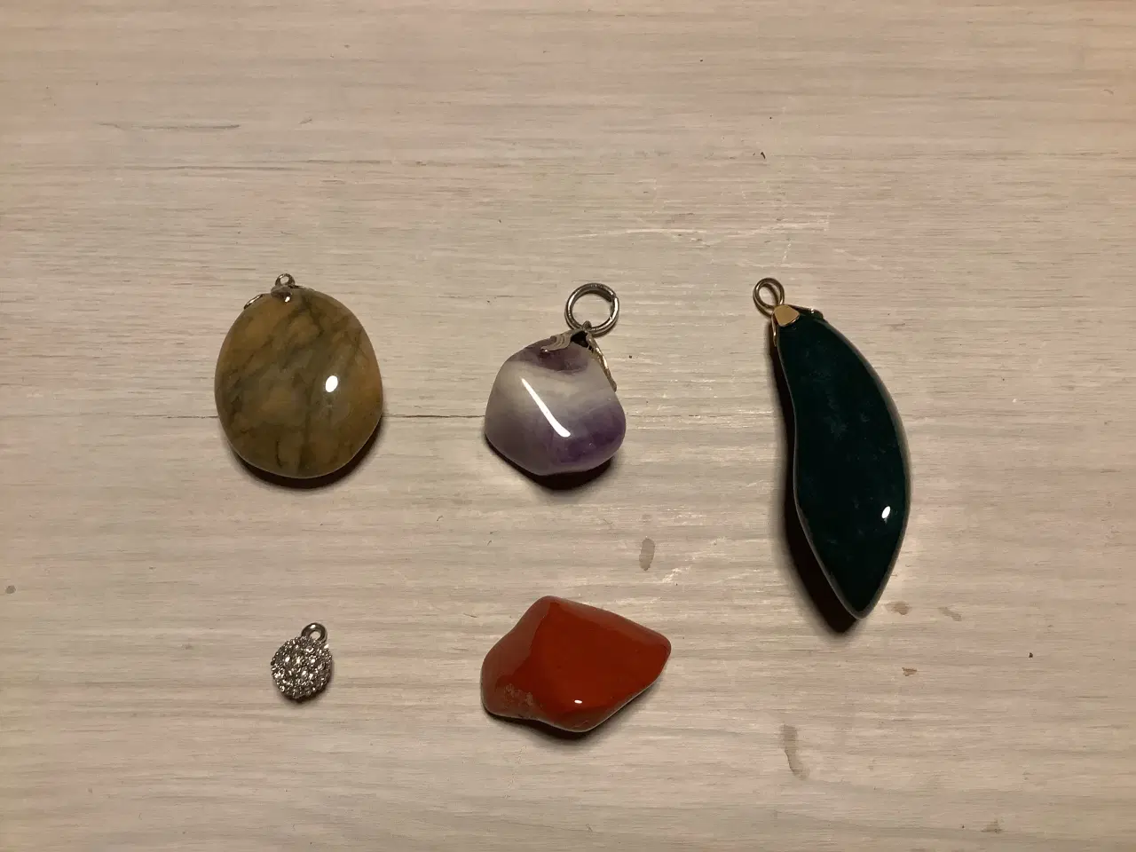 Billede 1 - 3 vedhæng af polerede sten + andet