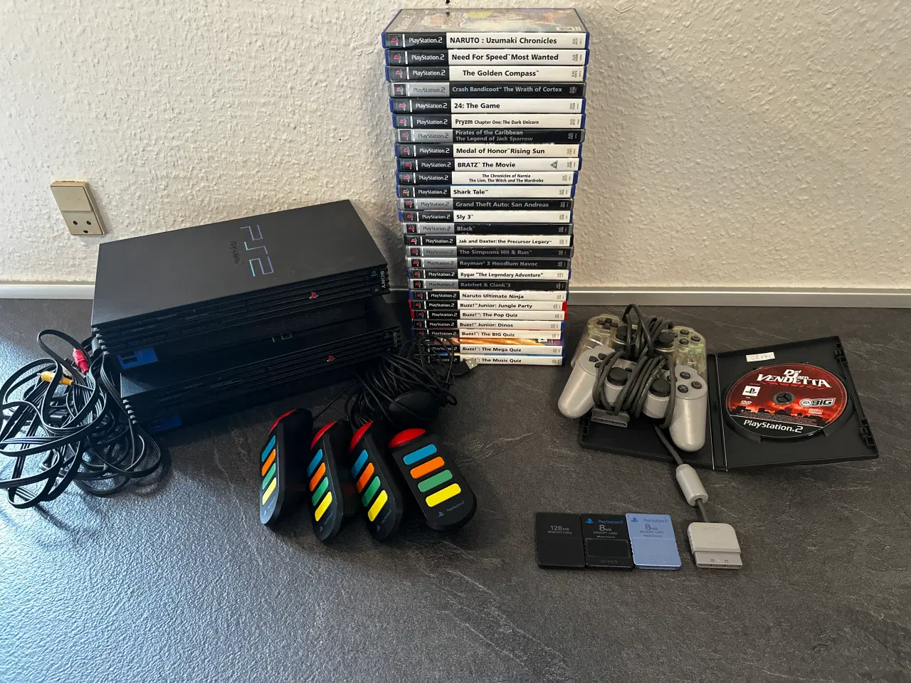 Billede 1 - Playstation 2 pakke med 2 maskiner og 27 spil