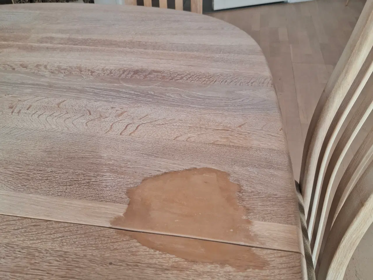 Billede 8 - Spisebord med 6 stole i massivt egetræ