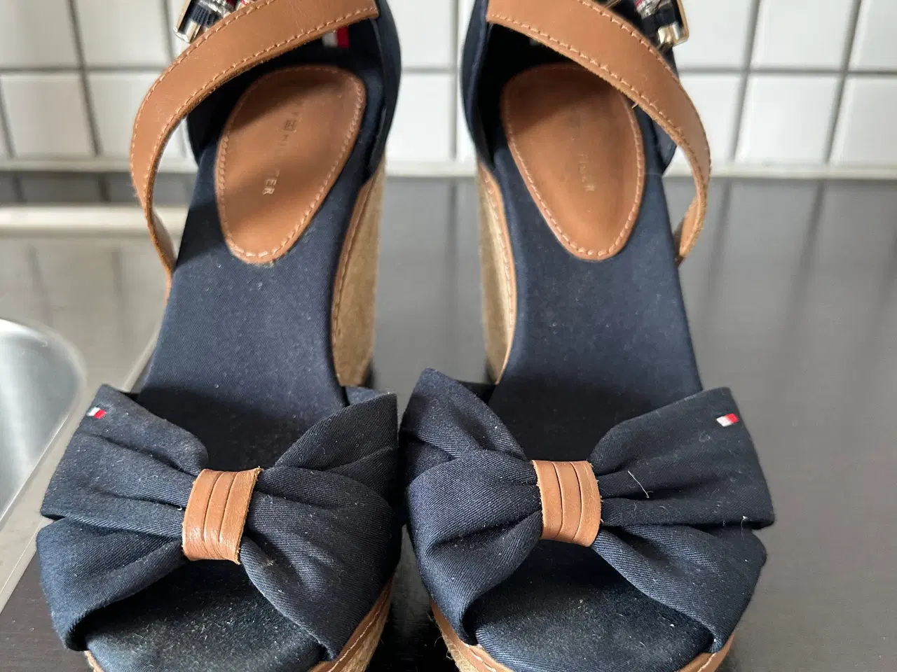 Billede 3 - Tommy Hilfiger Sandal sælges