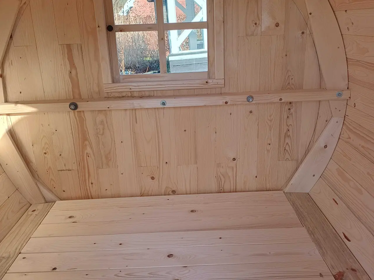 Billede 2 - Tønde legehus eller fks. Hønsehus 