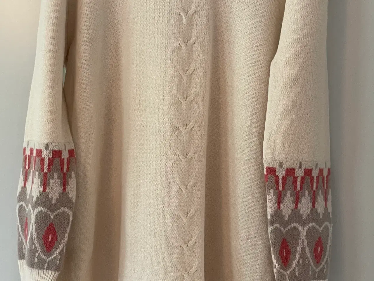 Billede 1 - Lang bluse/kort kjole i strik