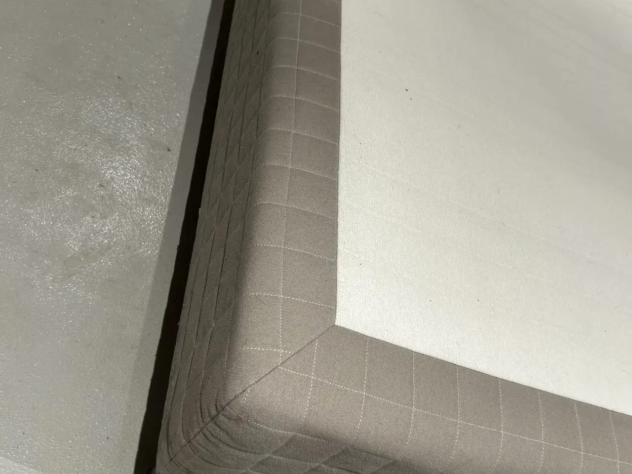 Billede 3 - Skårer boxmadras med stålben fra IKEA.