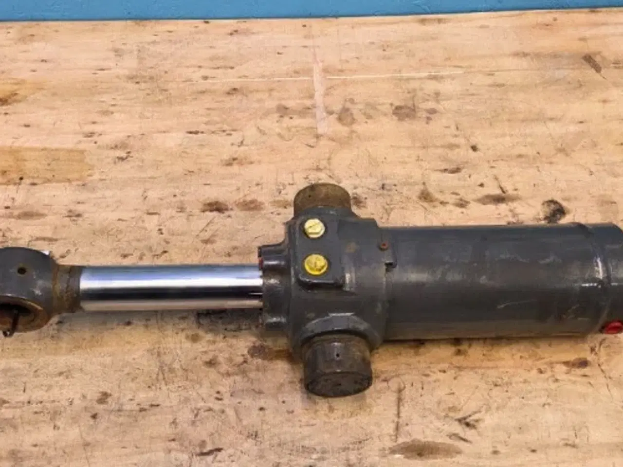 Billede 2 - New Holland LB115B Cylinder 90488673