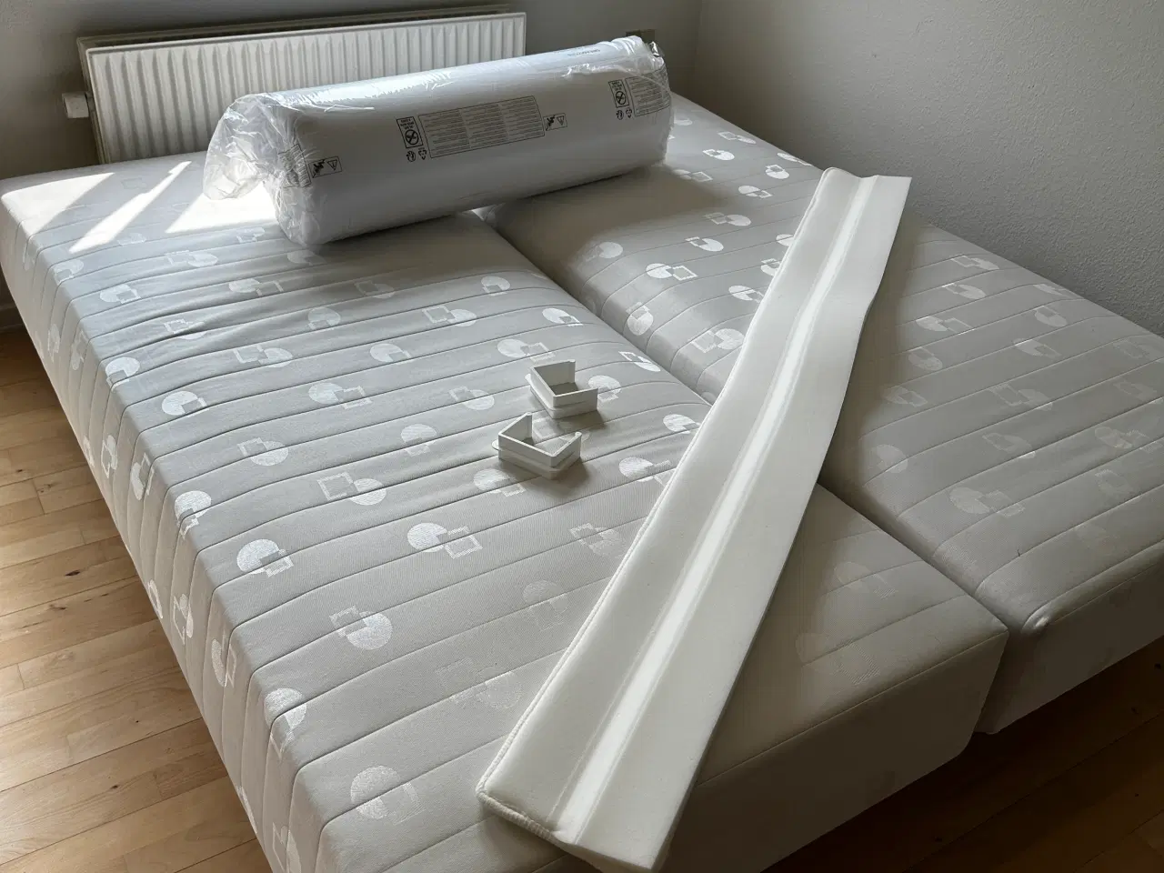 Billede 2 - Dobbeltseng 180x200cm + ny topmadras