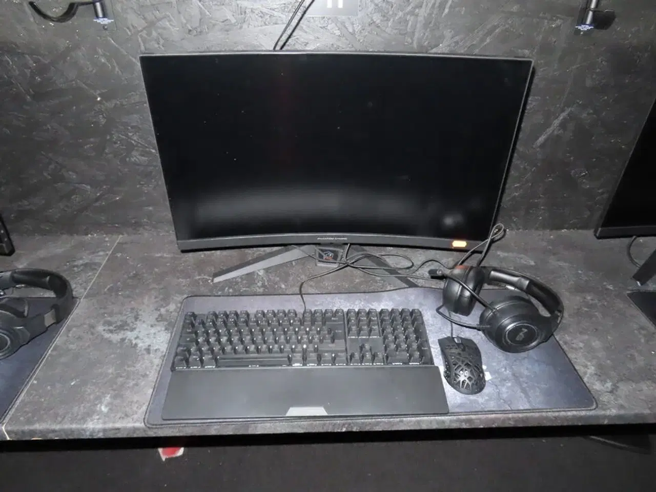 Billede 1 - 27" curved gaming monitor, ASROCK PHANTOM GAMING pg27f15rs1a
