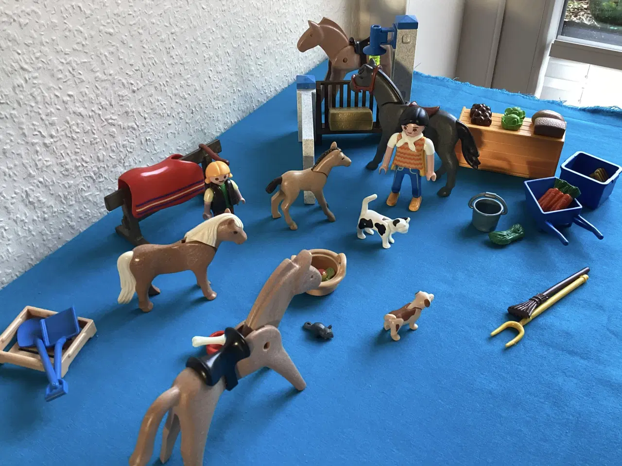 Billede 2 - Playmobil lille heste - rideskole