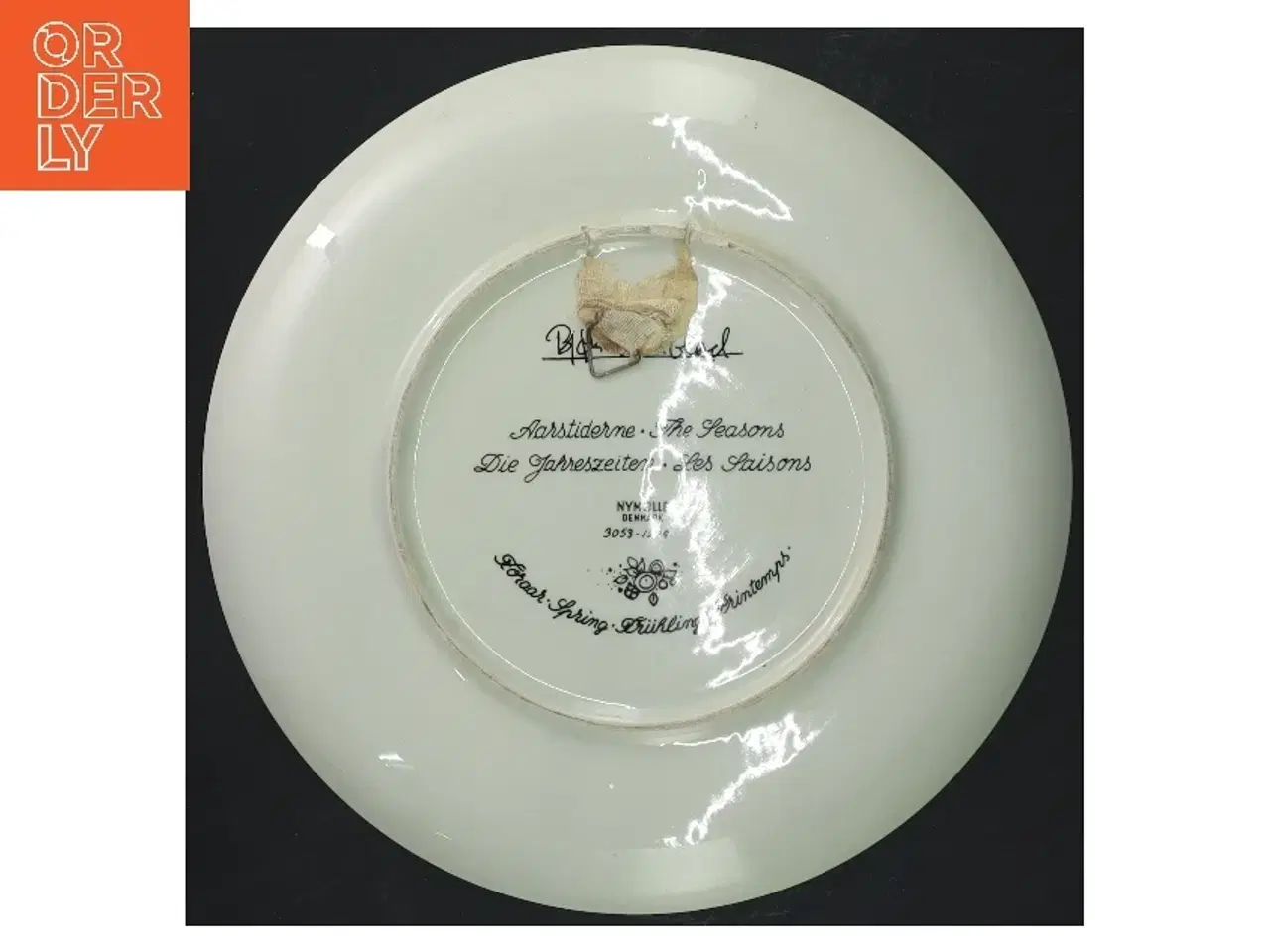 Billede 3 - Dekorativ tallerken med mønster fra Bjørn Wiinblad (str. Ø 22 cm)