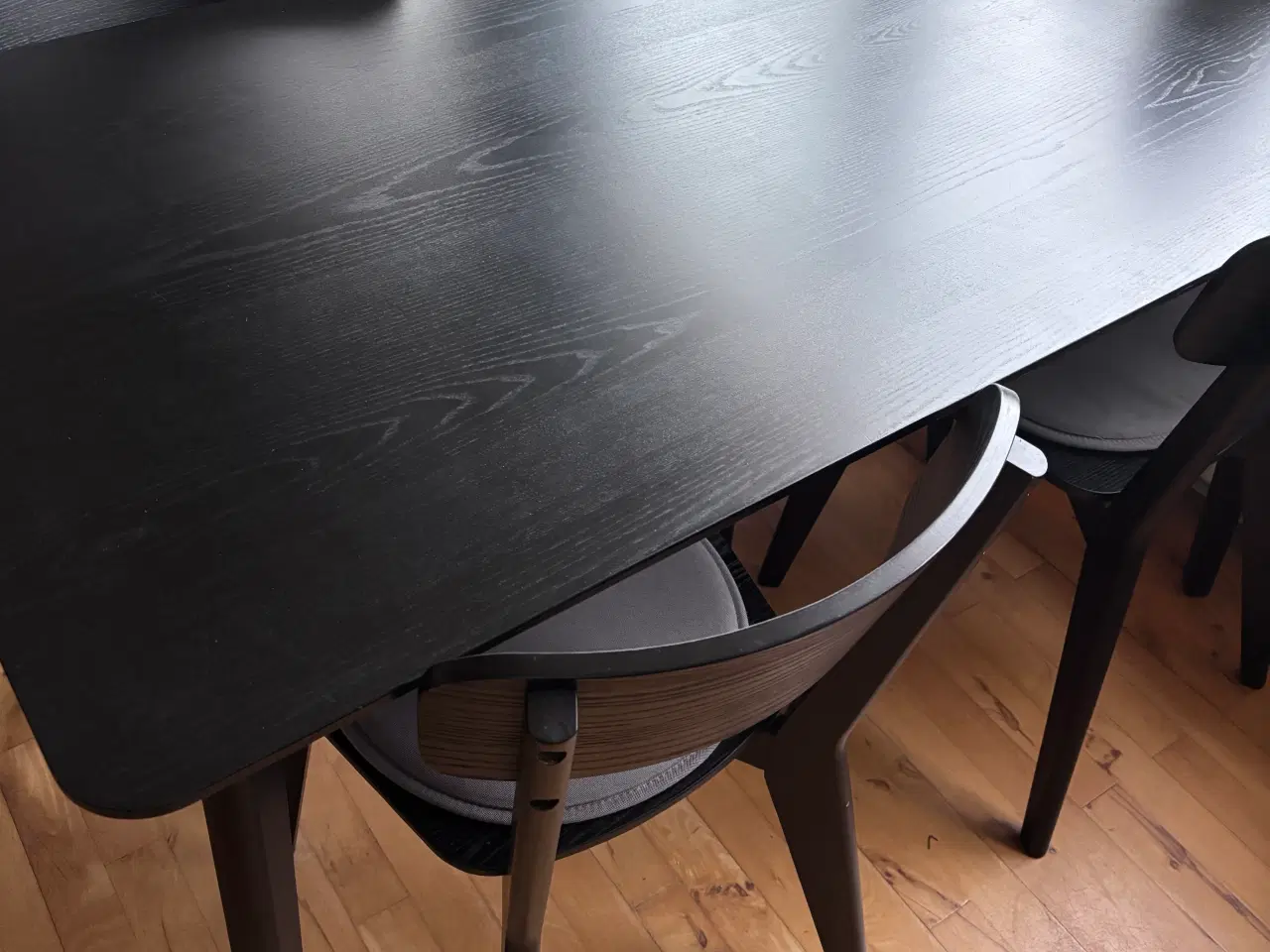 Billede 5 - Spisebord med 4 stole