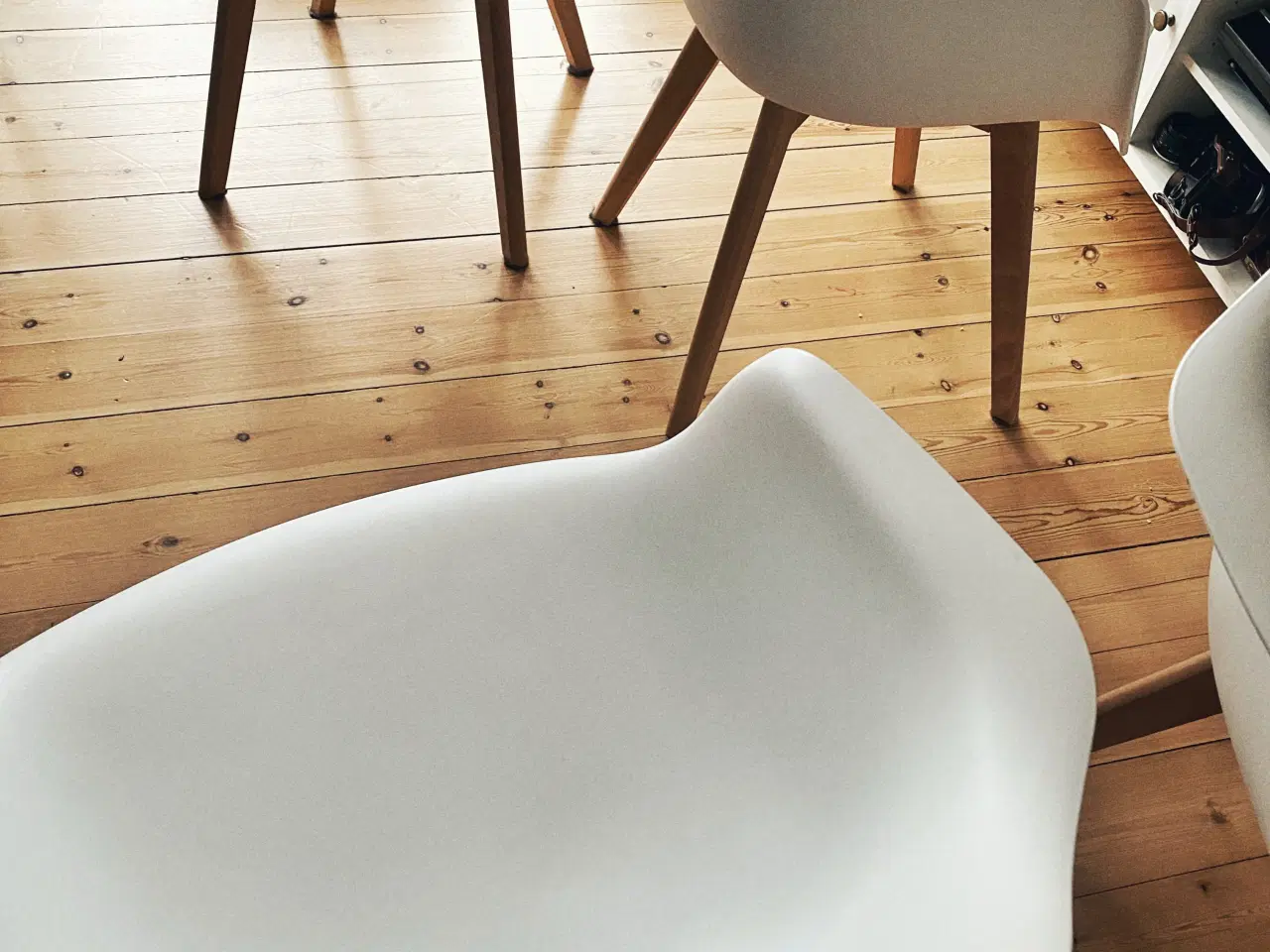 Billede 1 - Fine hvide stole