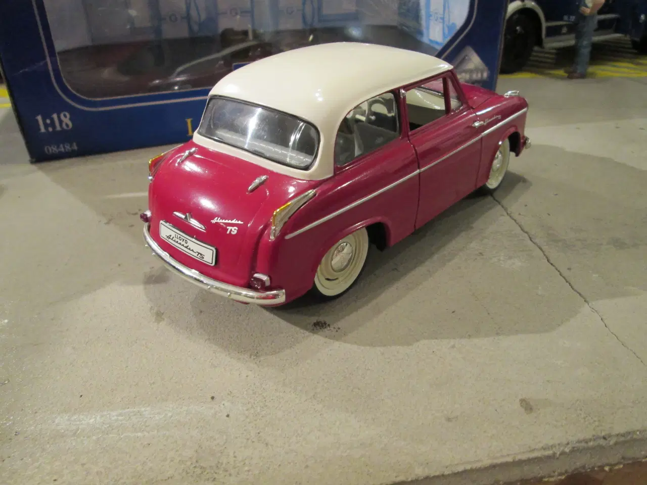 Billede 2 - Lloyd Alexander  Revell  1:18