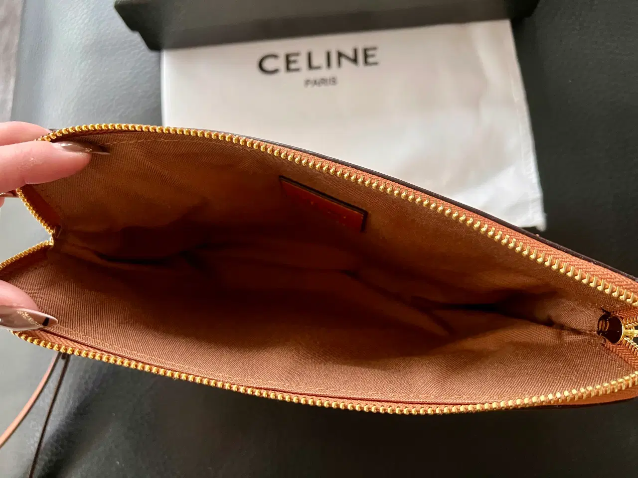 Billede 3 - Flot clutch med elegant design. 