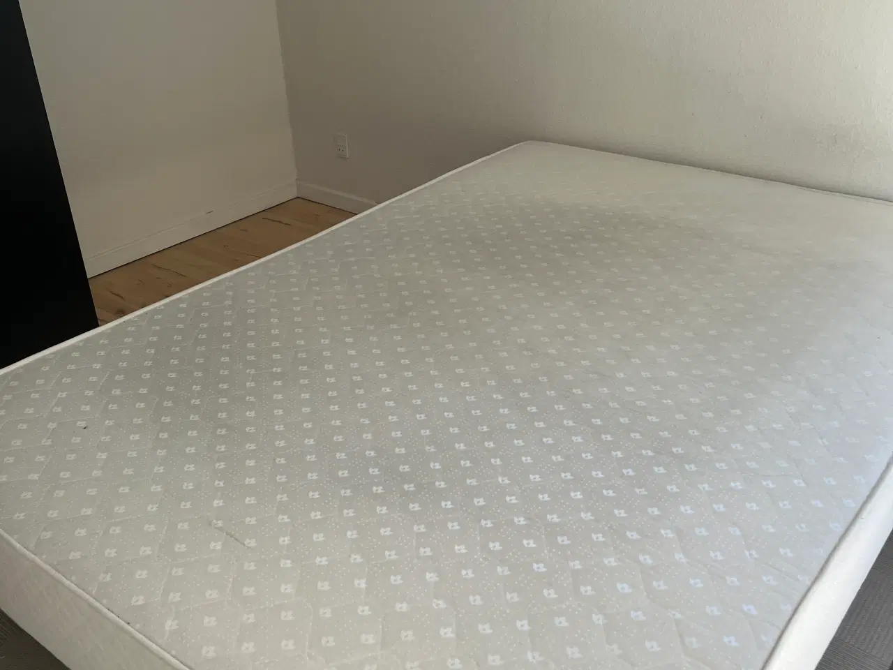 Billede 1 - Fin boksmadras 140x200 sælges