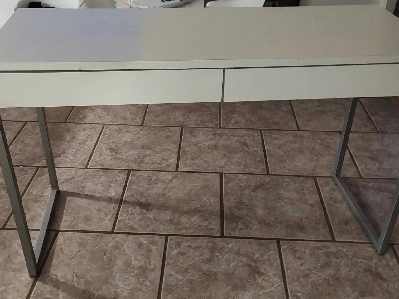 Billede 1 - Skrivebord / sminkebord