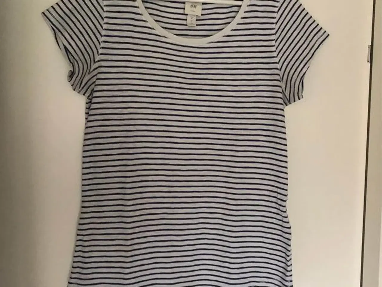 Billede 1 - H&M T-shirt - Str. M