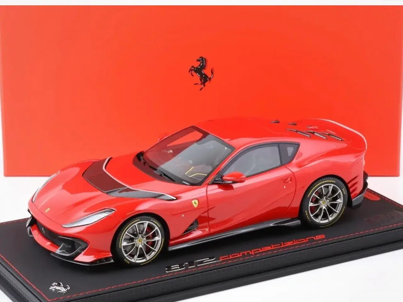 Billede 1 - 1:18 Ferrari 812 Competition 2021