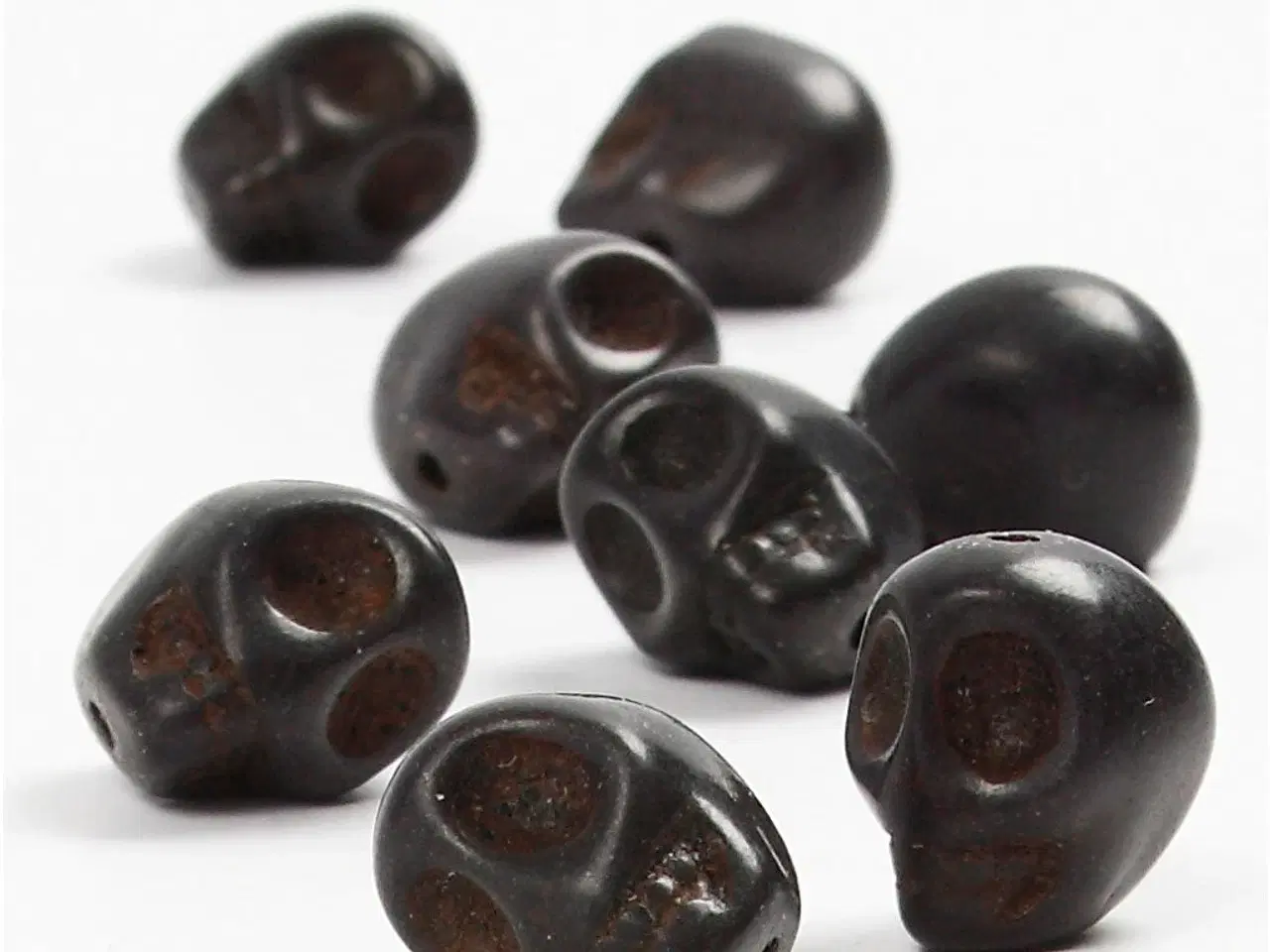 Billede 1 - Sort Howlite Dødningehoved Perler, 12 mm, 32 stk.