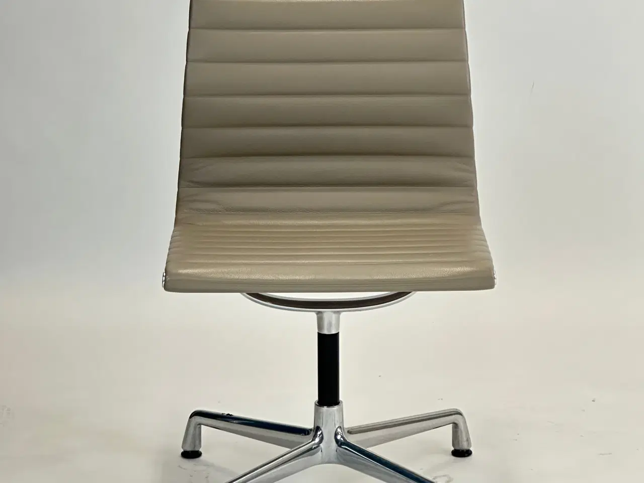 Billede 3 - Vitra EA 101 Mødestol