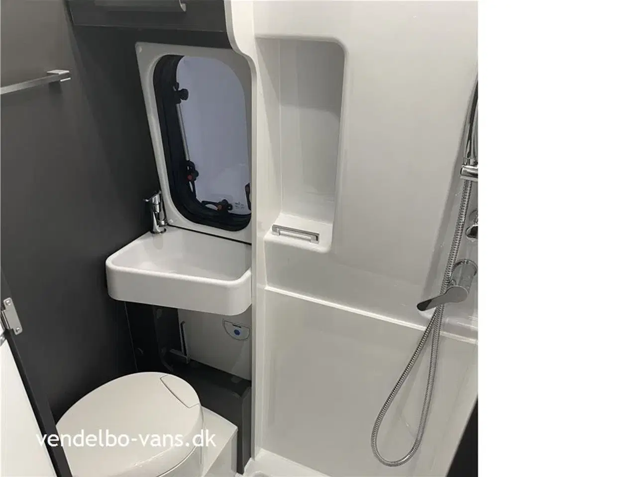 Billede 14 - 2023 - McLouis Menfys Van 04 - S-line   Enkeltsenge og kun 6,4 m lang - nem og handy med toilet/bad