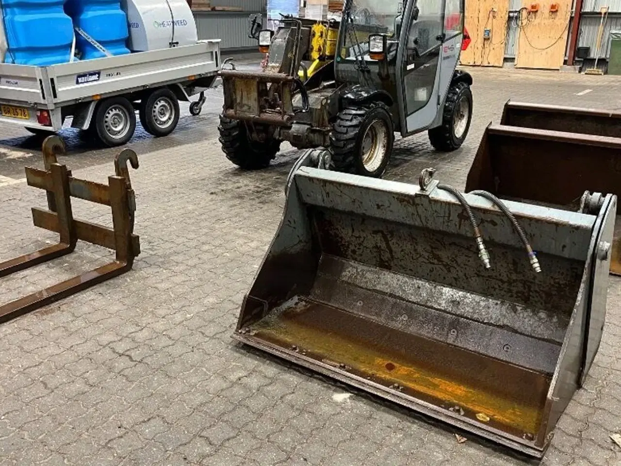 Billede 2 - Kramer 1245 Allrad  med 3-1 skovl, 2 stk. læsseskovl samt pallegafler.