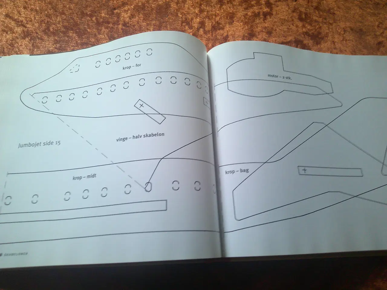 Billede 5 - Trælegetøj til lands, til vands og i luften,  