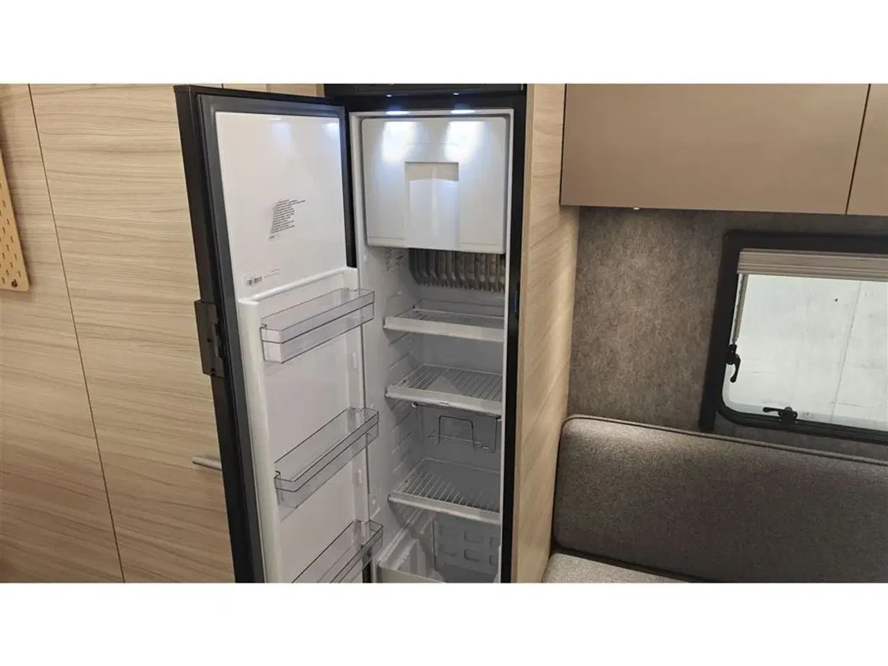 Billede 7 - 2024 - Adria Altea 502 UL   Køb denne vogn og vælg mellem en gratis mover eller Isabella Capri telt