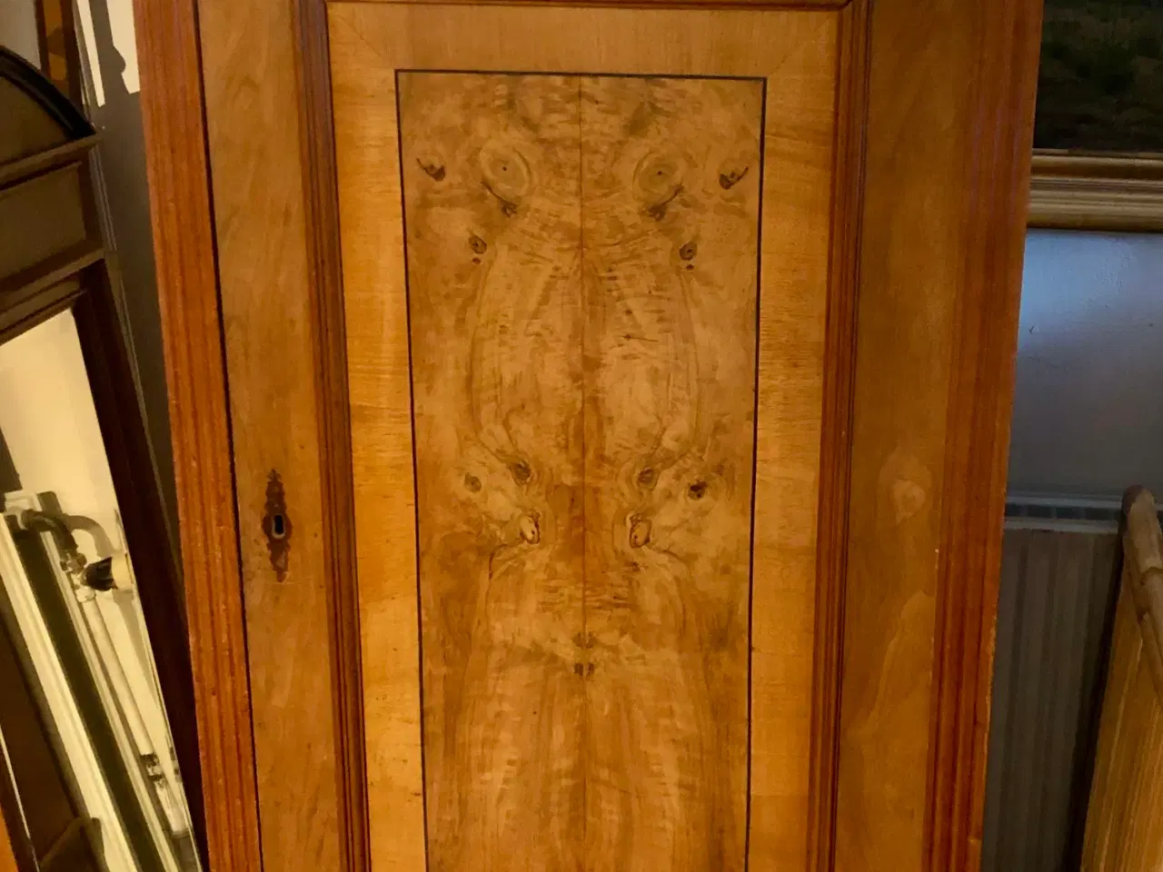 Billede 1 - Fint, gammelt skab 