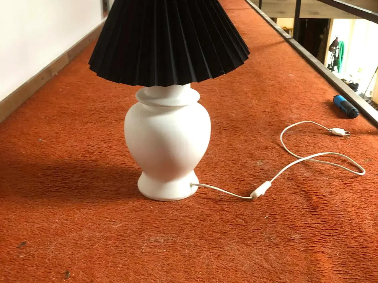 Billede 1 - 2 bordlamper i hvid keramik