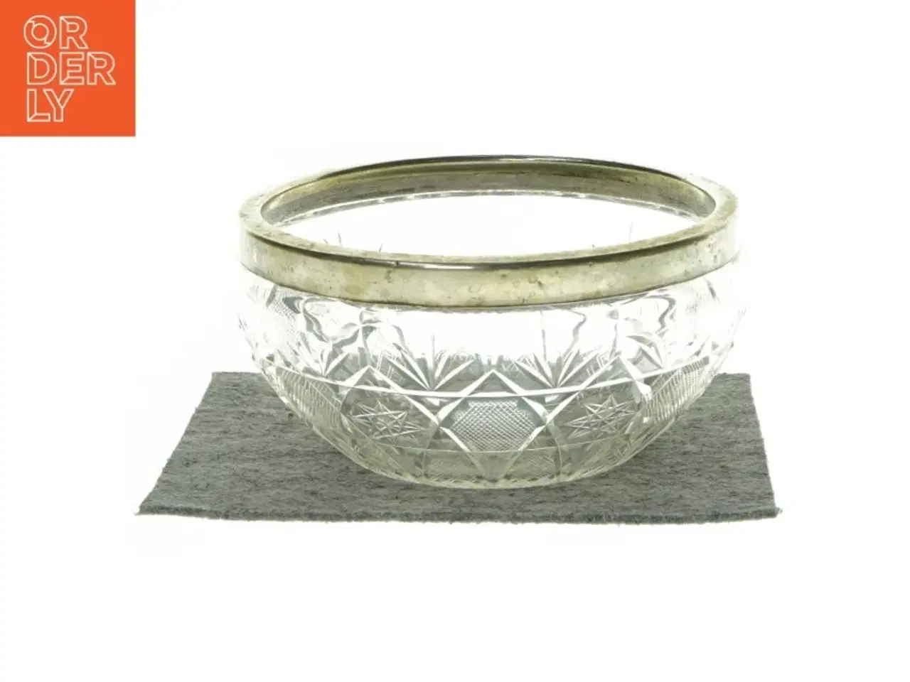 Billede 1 - Glasskål med gylden kant (str. 10 cm høj og 21 cm i diameter)