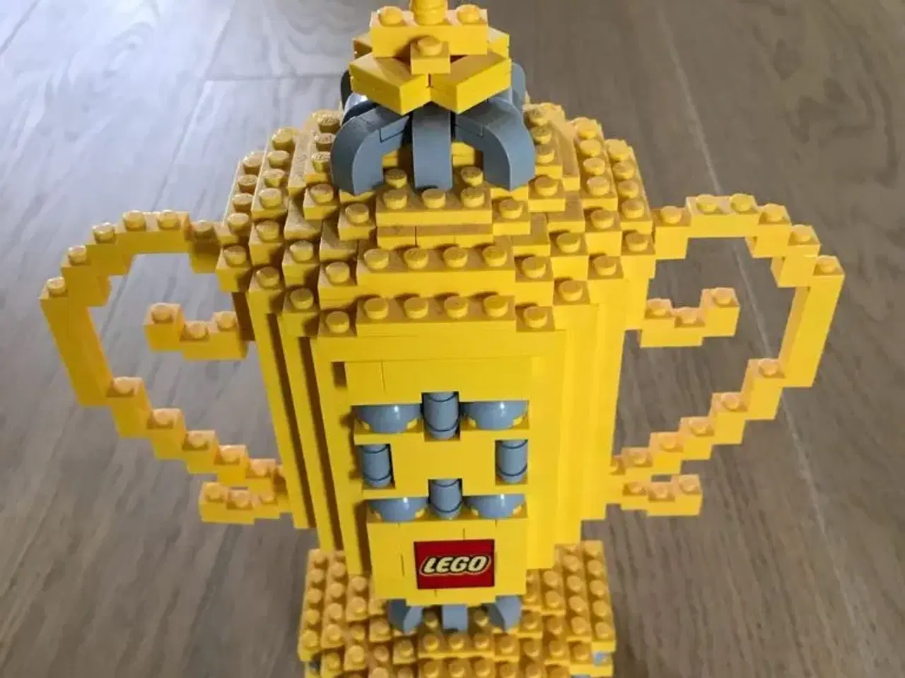 Billede 1 - LEGO pokal