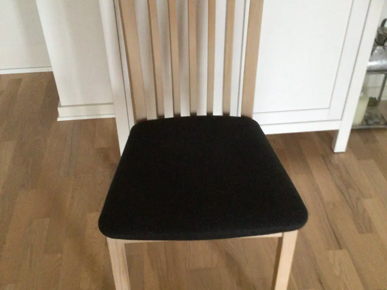 Billede 3 - Spisebord massiv hvidpigmenteret bøgetræ