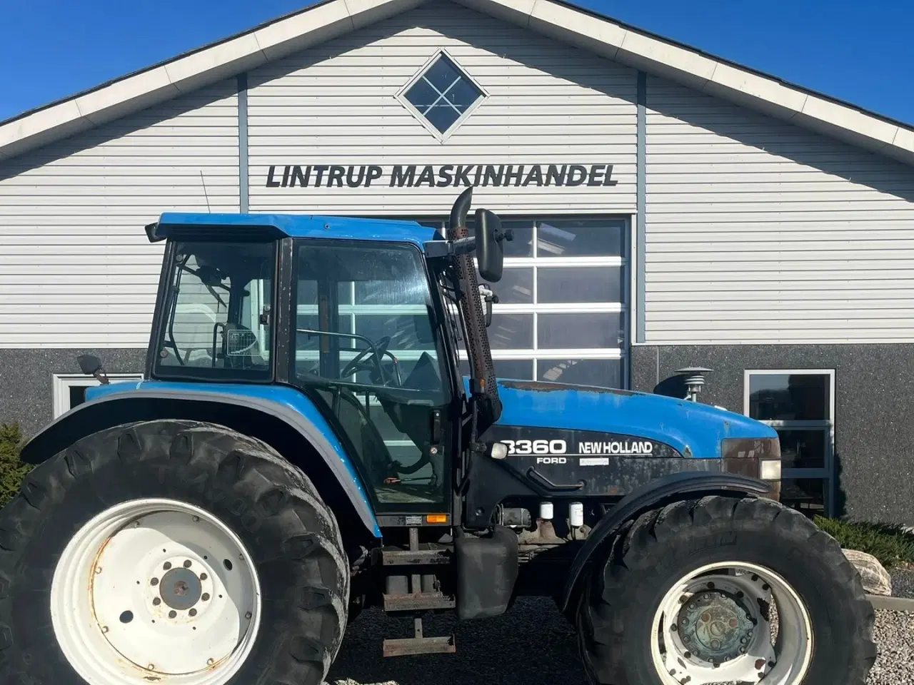 Billede 11 - New Holland 8360 med 4stk fabriksnye dæk til.  Super stærk traktor.