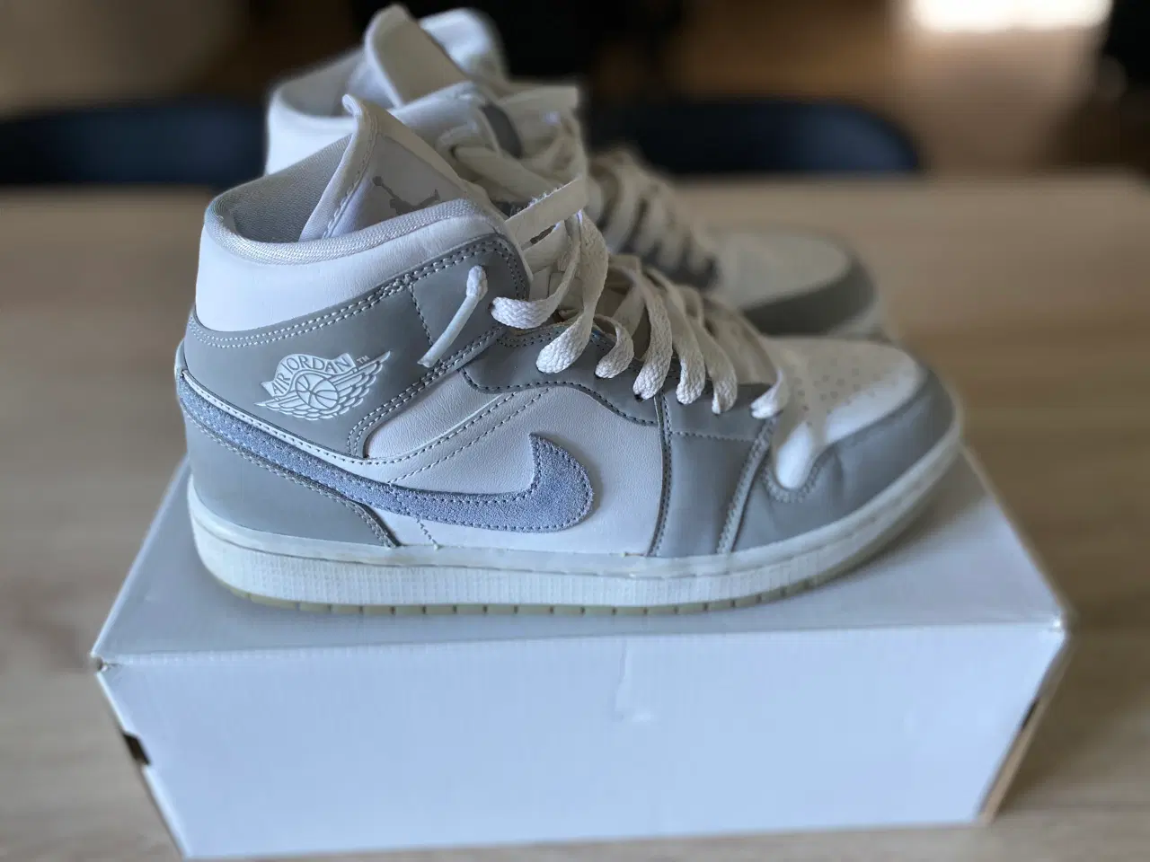 Billede 1 - Nike Air Jordan 1 Mid Wolf Grey 