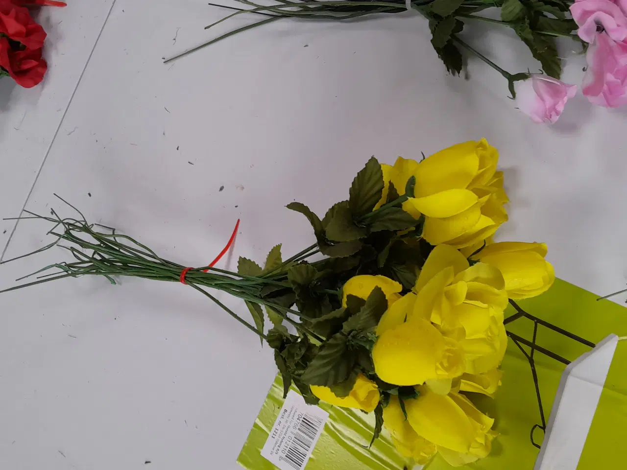 Billede 3 - Diverse Plastik blomster, fra 5,-kr. pr. stk.