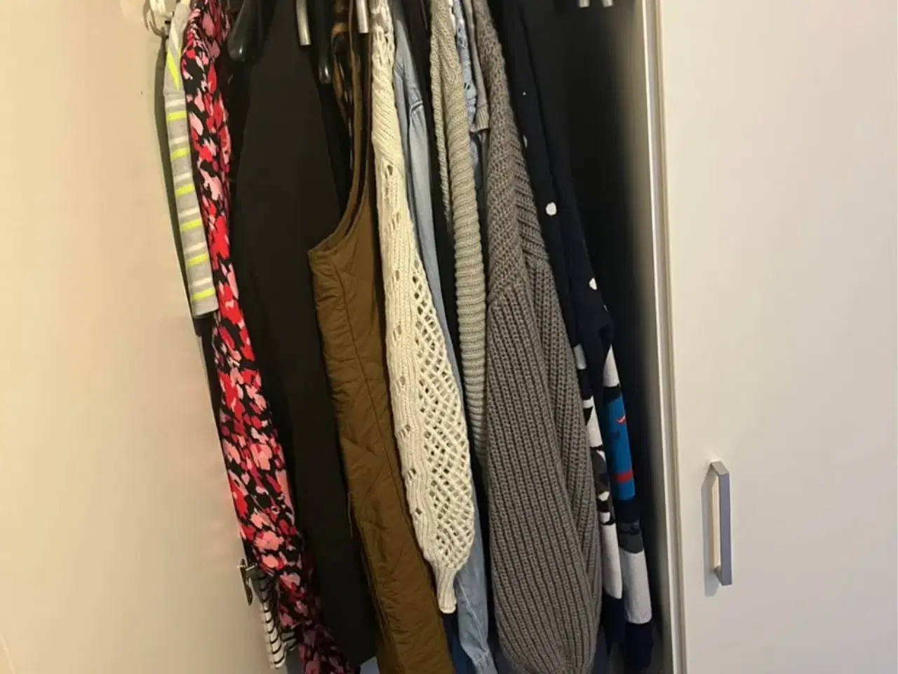 Billede 2 - Klædeskab fra jysk 