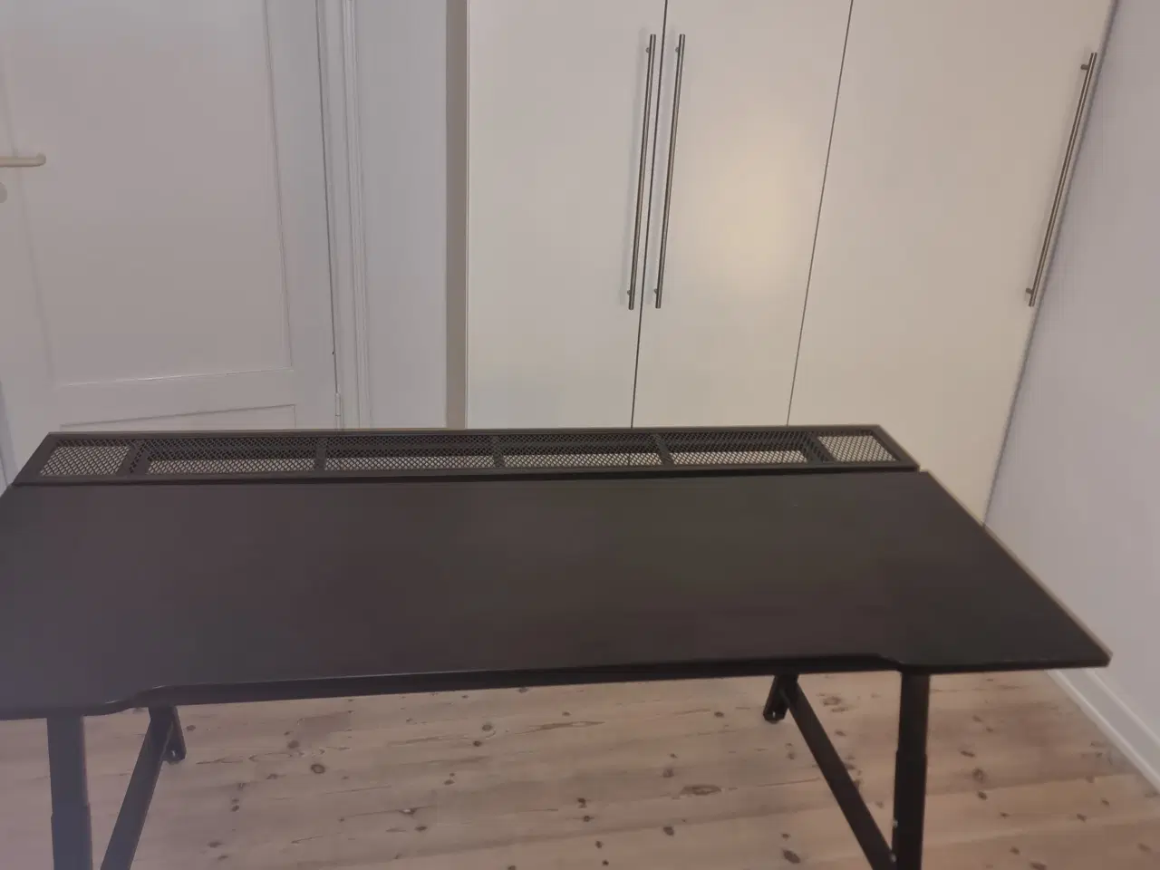 Billede 3 - UTESPELARE Skrivebord fra Ikea