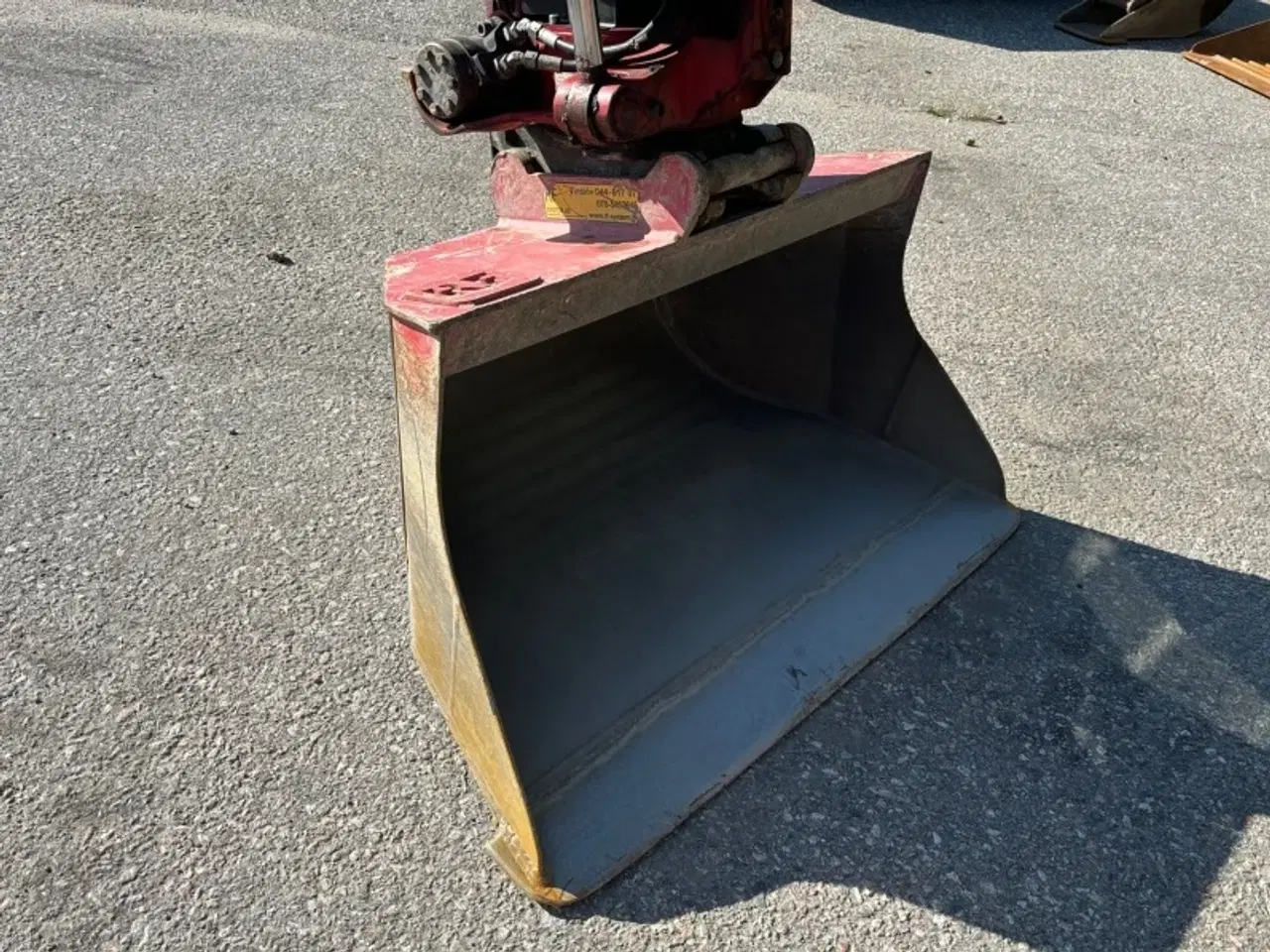 Billede 8 - Takeuchi TB240 gravemaskine med 8 redskaber