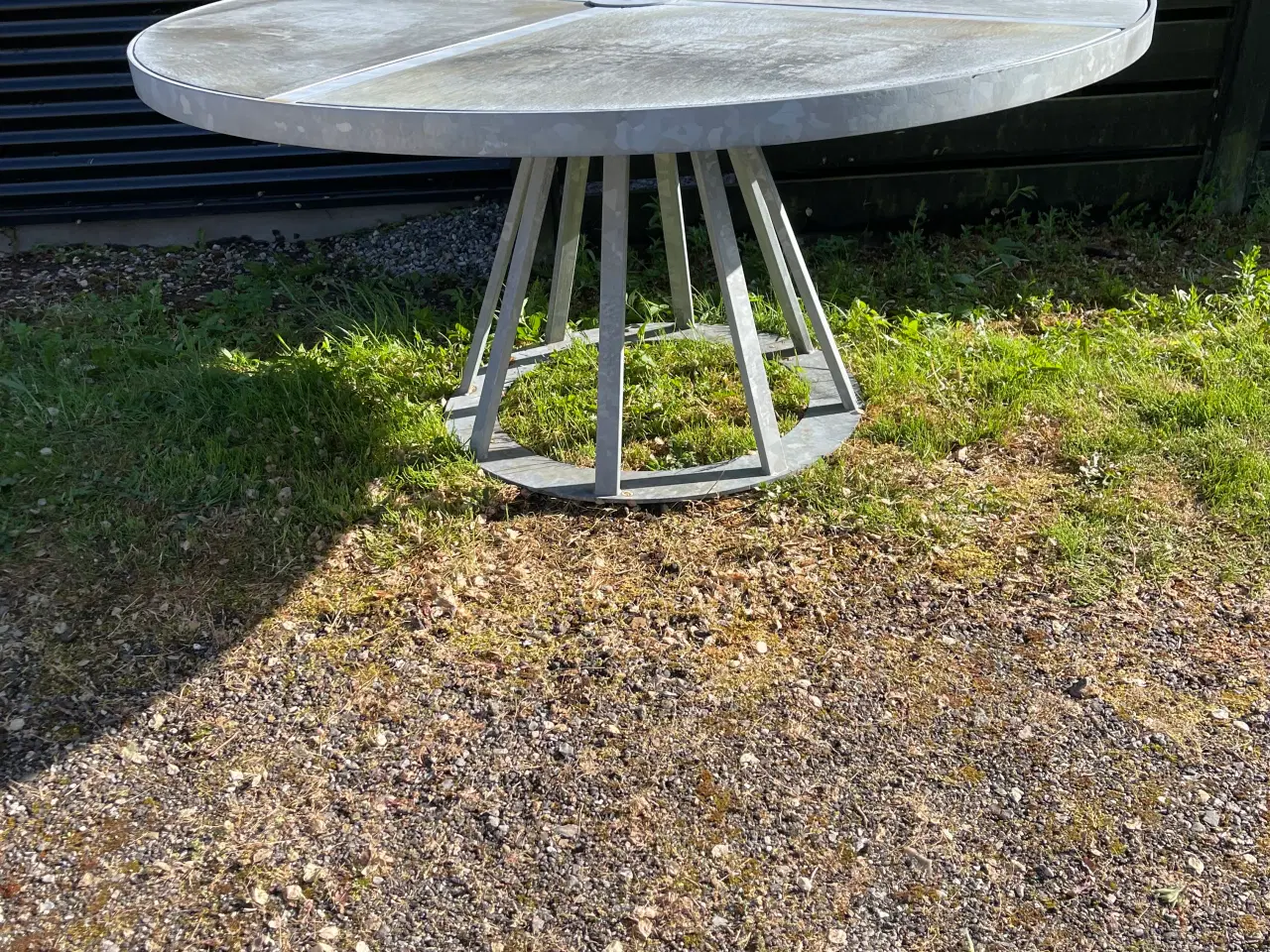 Billede 2 - Havebord Ø 160 galvaniseret stel med stenplade