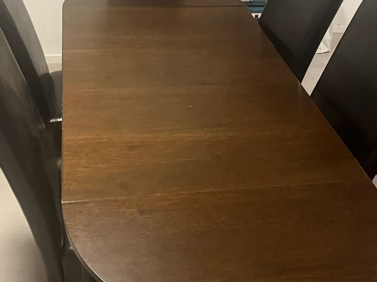 Billede 1 - Fleksibel spisebord med 6 stole!