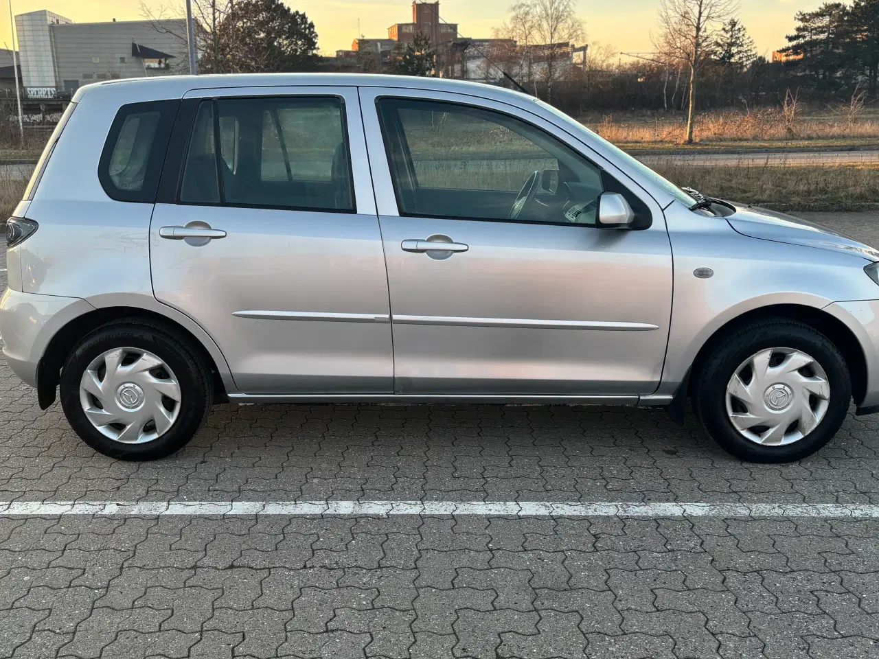 Billede 3 - Mazda 2  1,6 – Nysynet – Klar til sommer – 2006