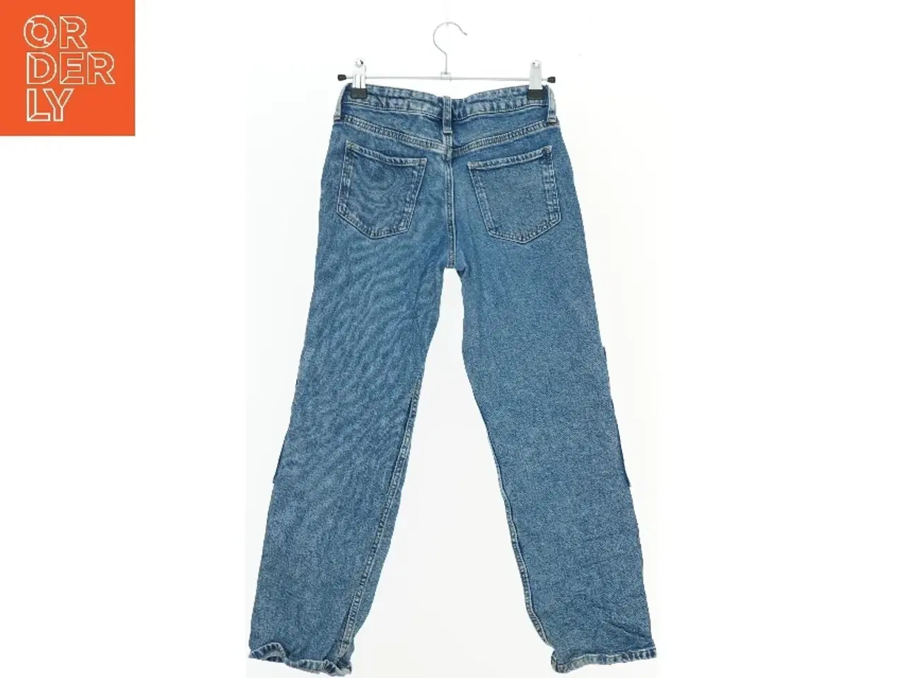 Billede 2 - Jeans med lommer fra H&M (str. 140)