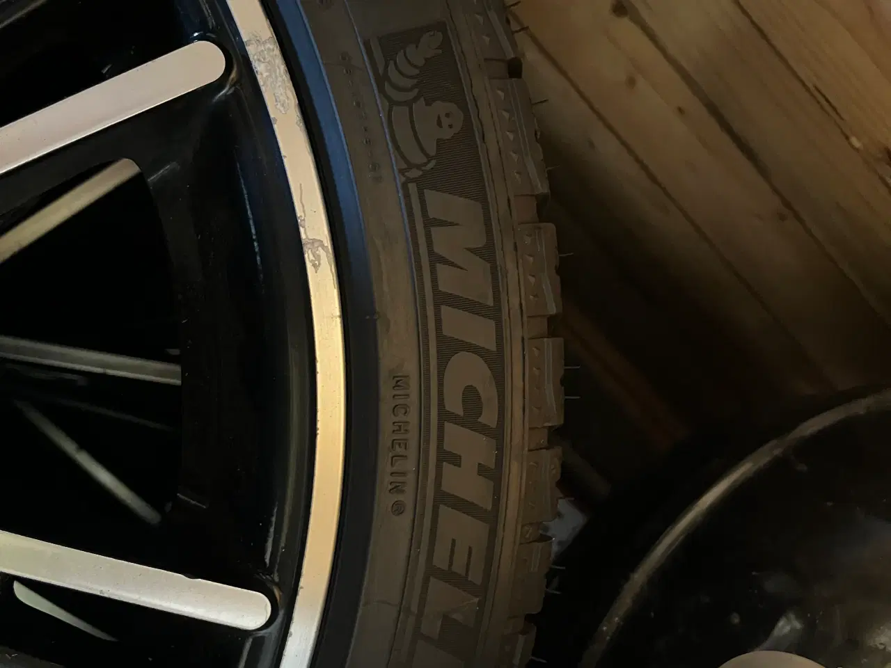 Billede 4 - Porsche vinterdæk Michelin 20”