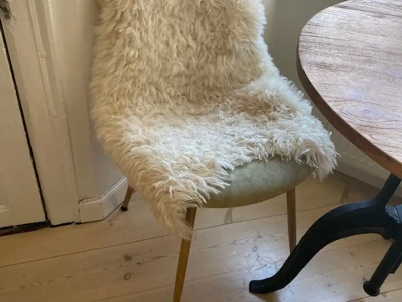 Billede 3 - Flot bord til den lille spisekrog