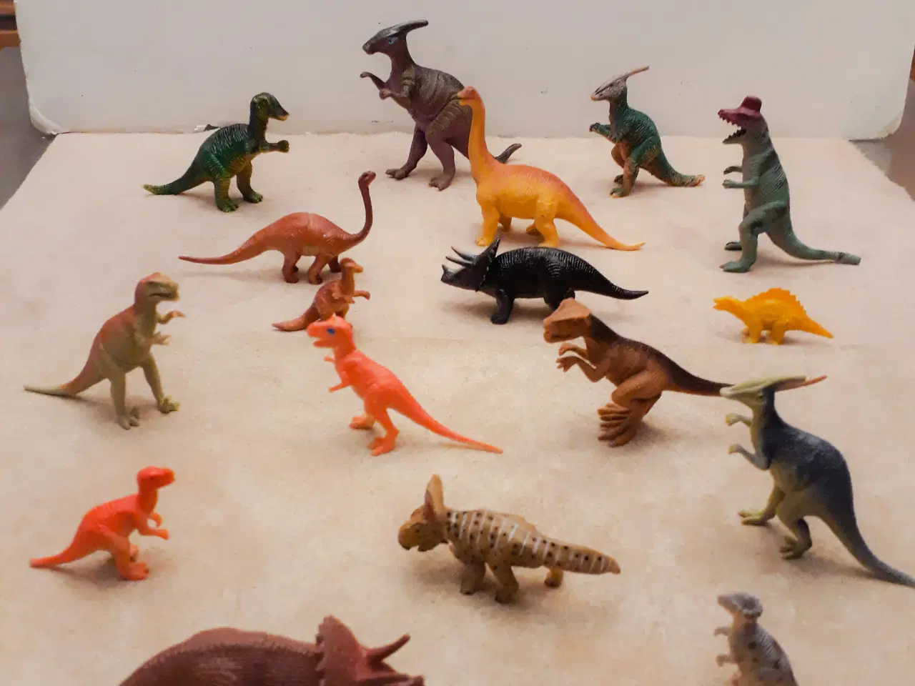 Billede 1 - 17 Dinosaur Figurer 