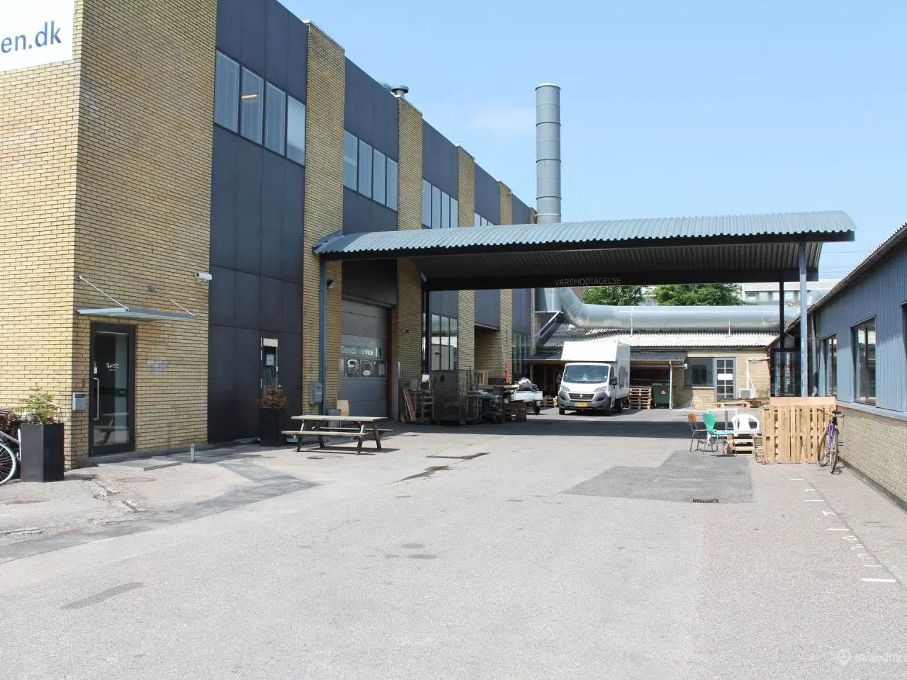 Billede 10 - Pæne kontor- og lagerlokaler samt større udenomsareal