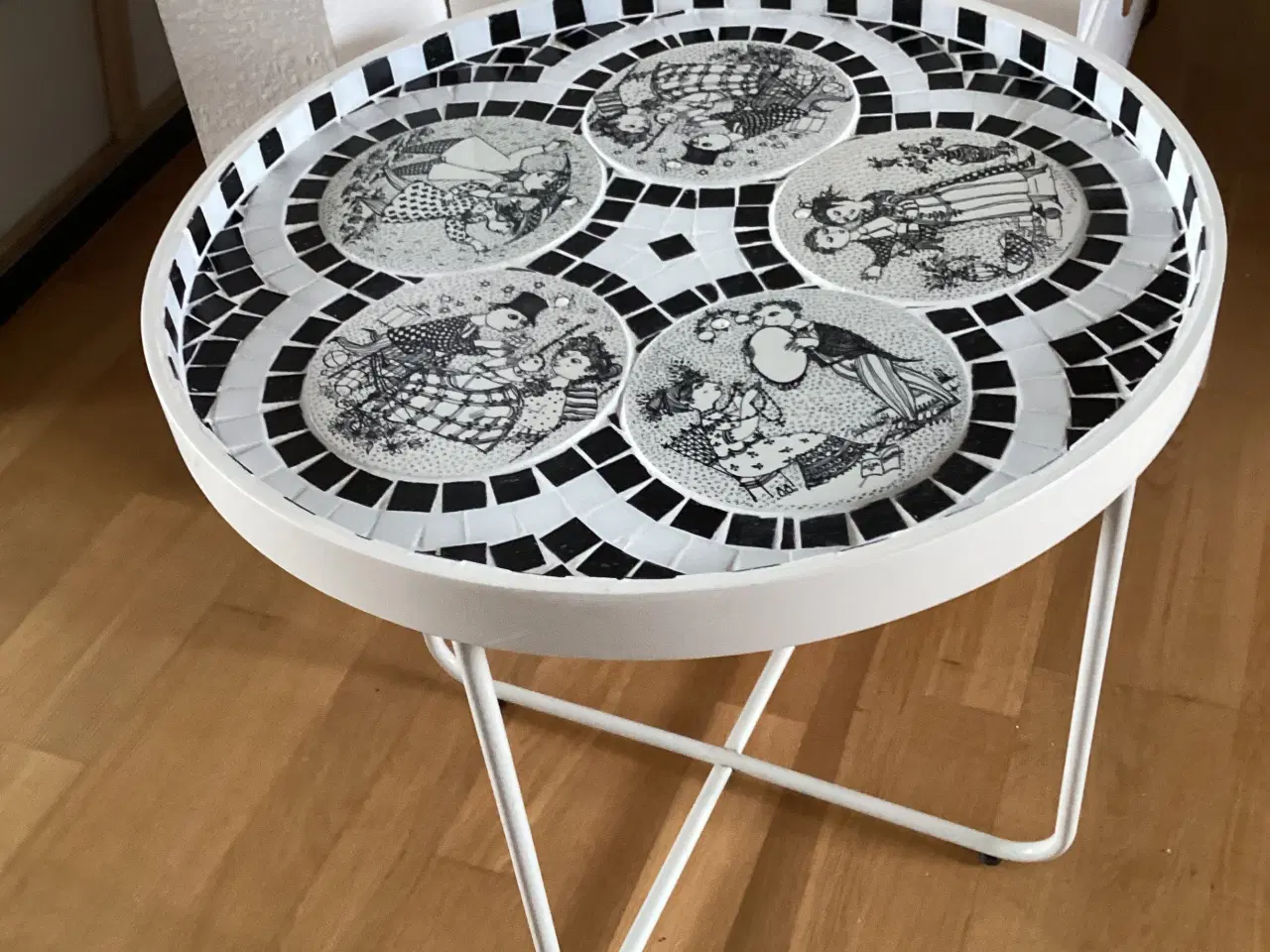 Billede 2 - Pynte bord.