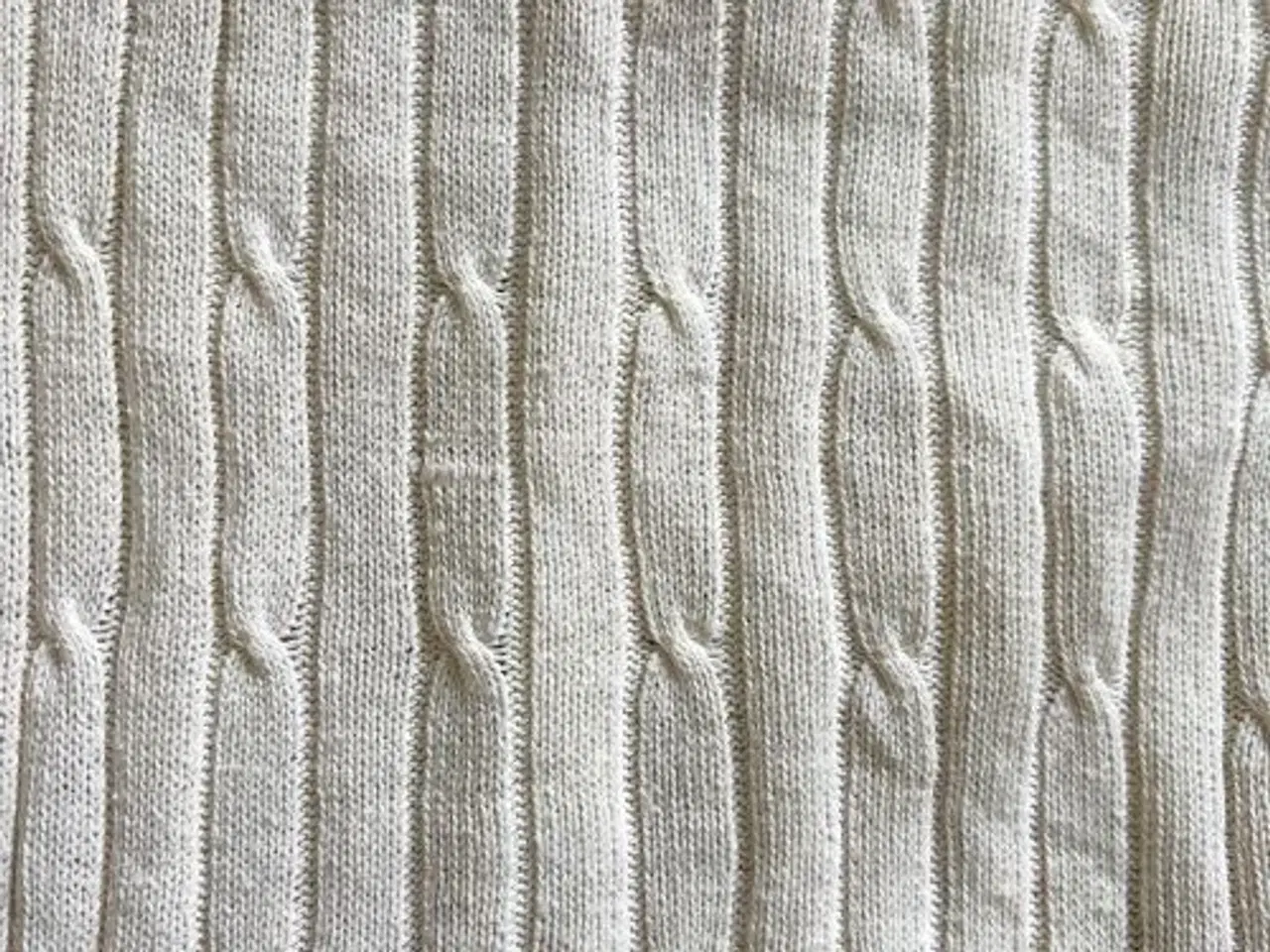 Billede 3 - Tennis-sweater med snoninger. Str. 46-48.