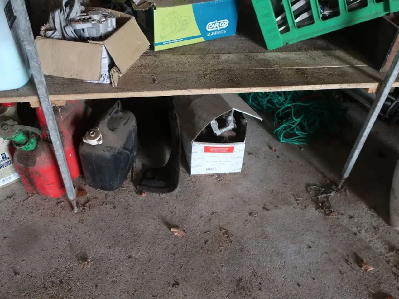 Billede 8 - Reol med div. Reservedele og varelager samt rullevogn med indhold m.m.