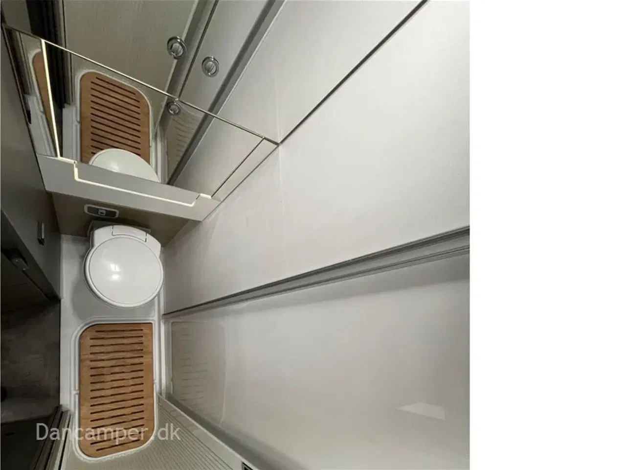 Billede 6 - 2024 - Chausson X550   Nedsat kr. 100.000,- Smal, kort og rummelig! Top moderne og nytænkt autocamper. Med stor Lounge og siddegruppe, sænkeseng,